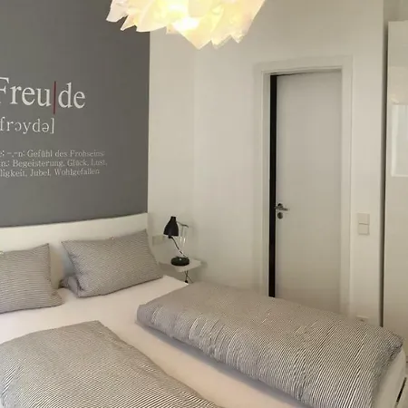 Apart-ment 84 Apartment